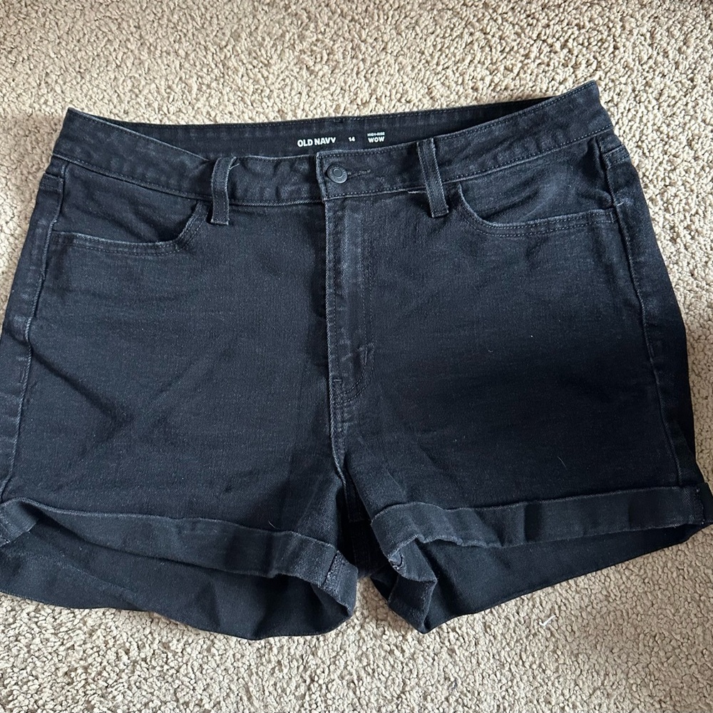 Old Navy Women's Black Shorts - Picture 1 of 2